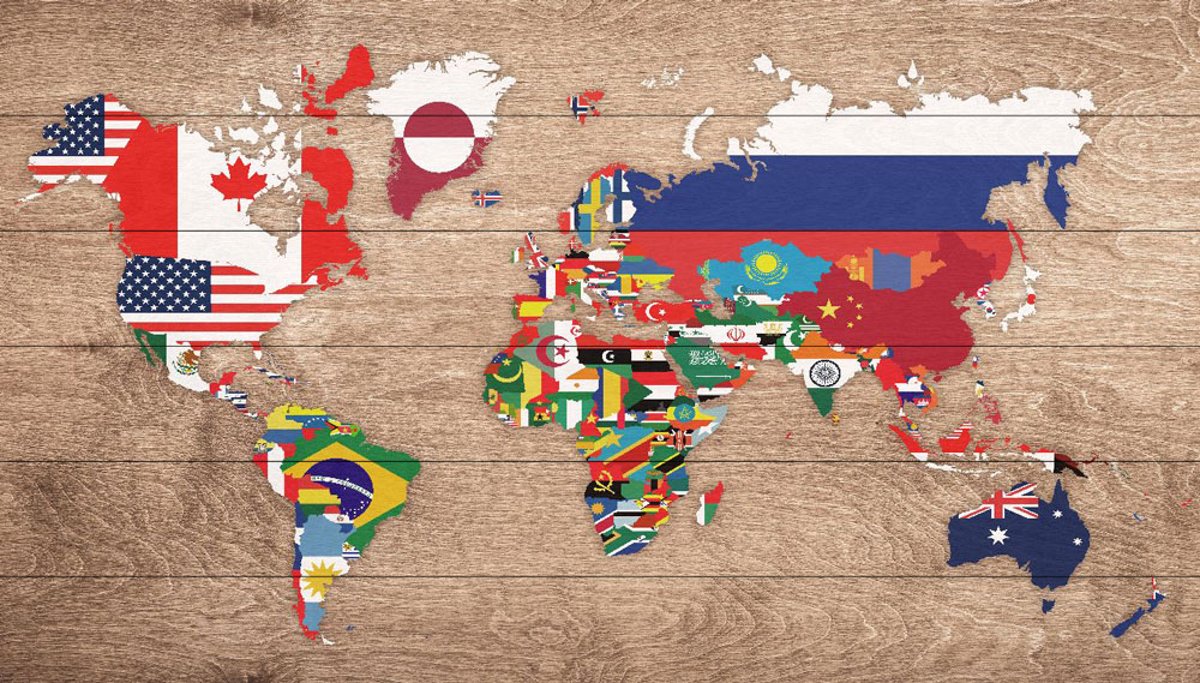 Houten Wereldkaart Flags | 105cm x 60cm| Kleurrijke Wereldkaart | Met 100 gratis vlaggetjes